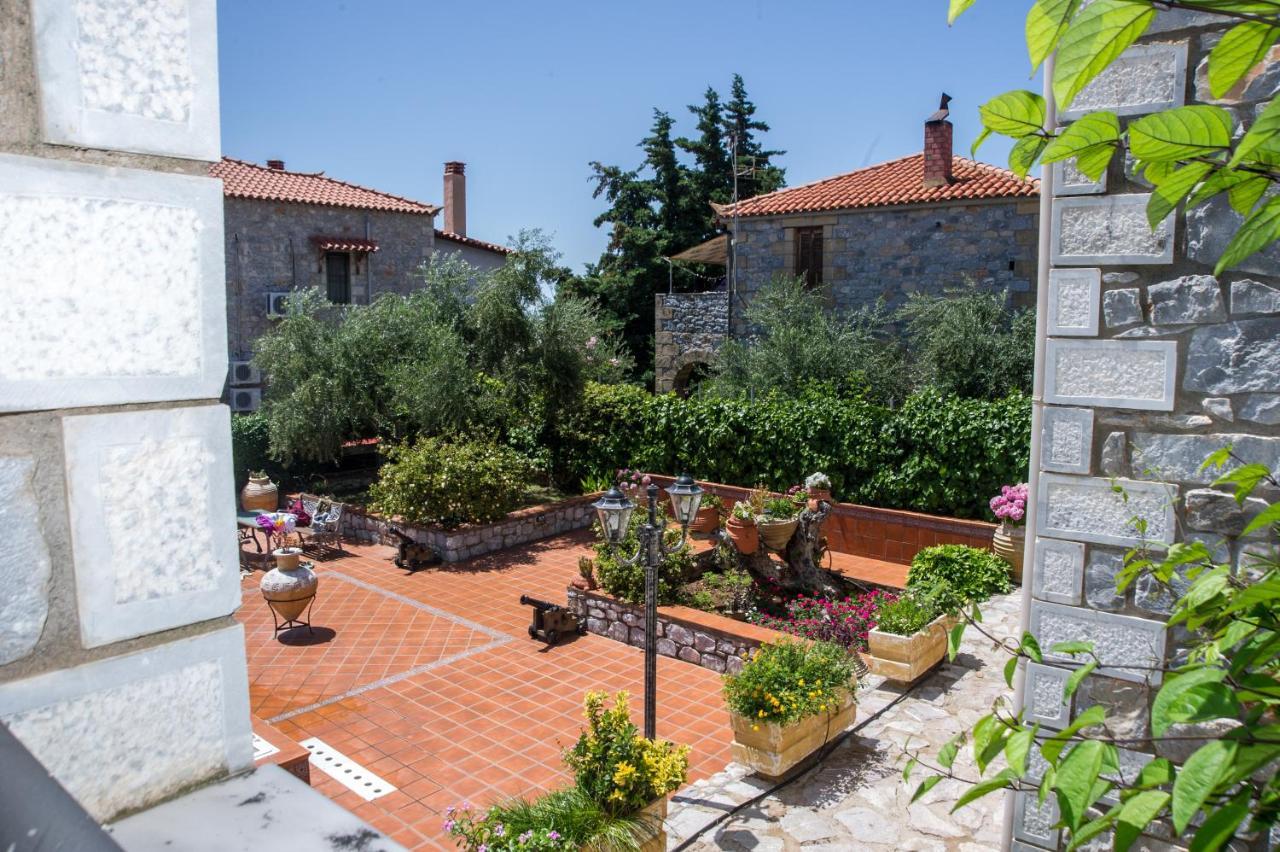Amalia Apartments Stoúpa Exterior photo