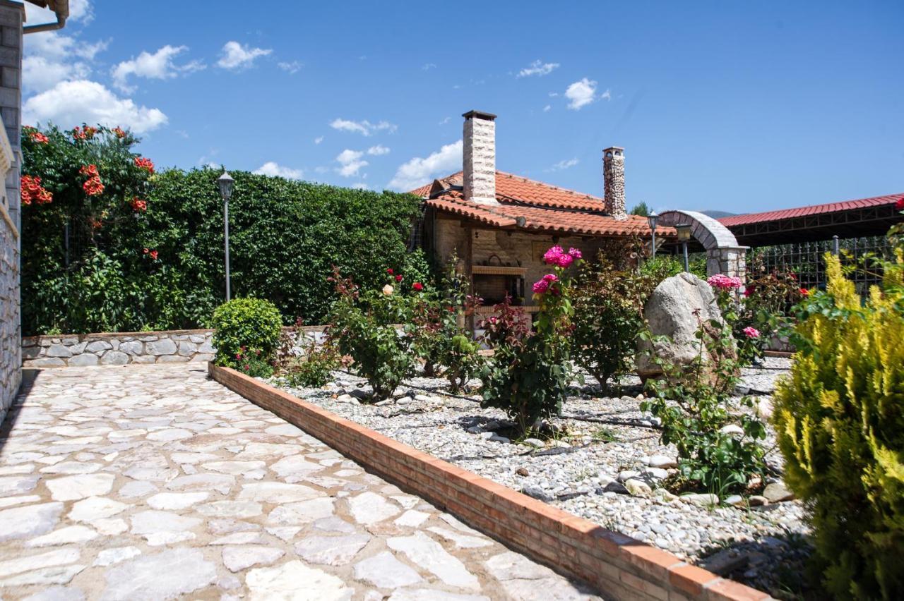 Amalia Apartments Stoúpa Exterior photo