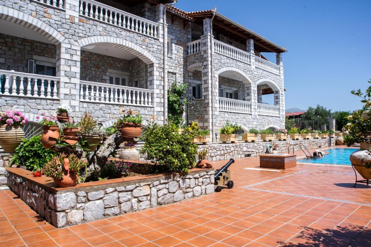 Amalia Apartments Stoúpa Exterior photo