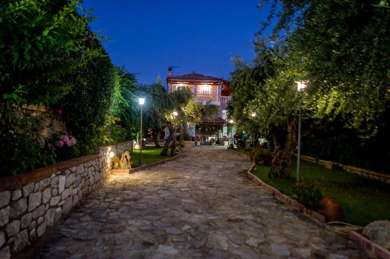 Amalia Apartments Stoúpa Exterior photo