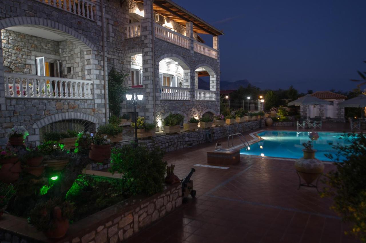 Amalia Apartments Stoúpa Exterior photo