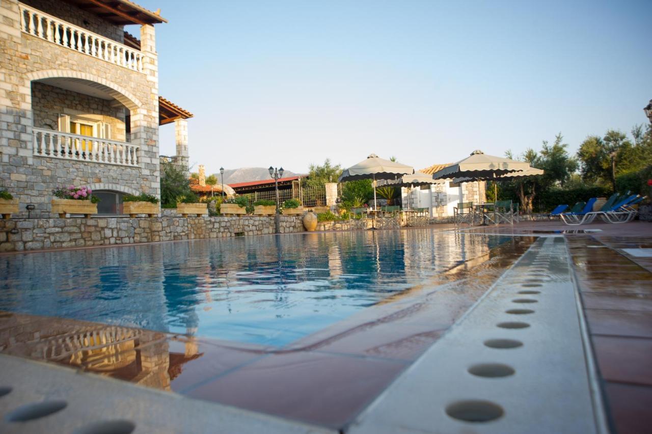 Amalia Apartments Stoúpa Exterior photo