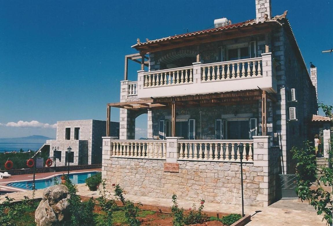 Amalia Apartments Stoúpa Exterior photo